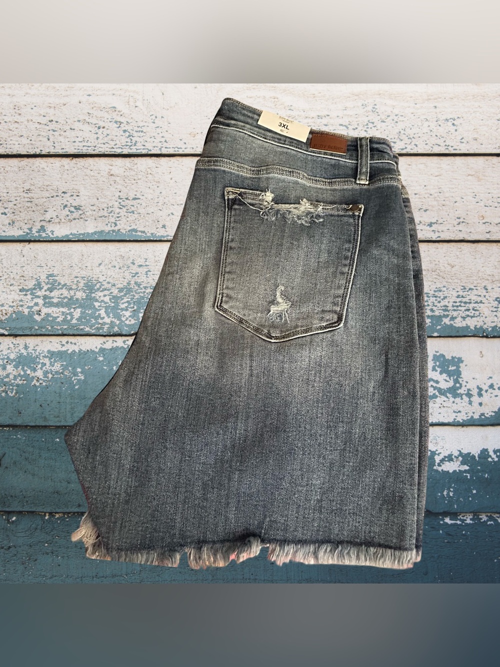 NWT! JUDY BLUE + SIZE SHORTS,MID RISE, DISTRESSED FRINGE HEM, SIZE 3X. MED BLUE. - Picture 5 of 16